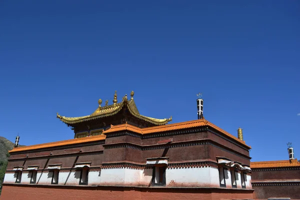 La arquitectura del templo alrededor del monasterio de Labrang en Xiahe, Amdo —  Fotos de Stock