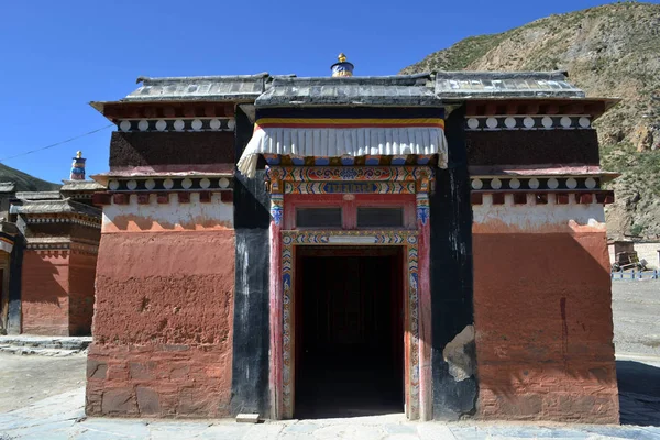 La arquitectura del templo alrededor del monasterio de Labrang en Xiahe, Amdo — Foto de Stock