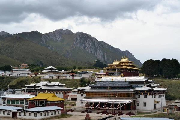 Näher am Haupttempel in Kerti oder Kirti Gompa in Langmusi. Nein. — Stockfoto