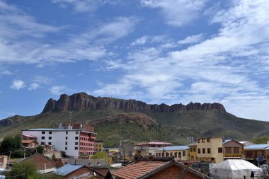 Langmusi şehir etrafında görünümü. Tibet kentsel li bir arada