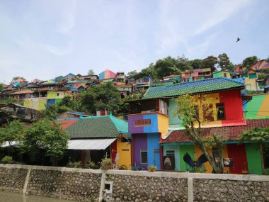 Renkli veya 'gökkuşağı' köyde (Kampung Pelangi) Semarang