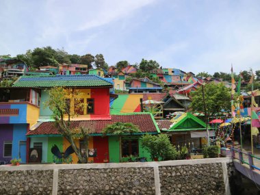 Renkli veya 'gökkuşağı' köyde (Kampung Pelangi) Semarang