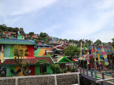 Renkli veya 'gökkuşağı' köyde (Kampung Pelangi) Semarang