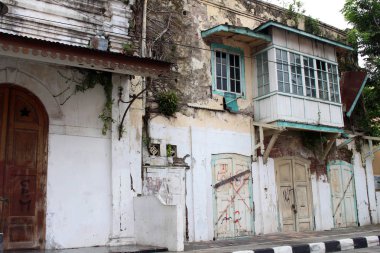 Kapıları ve pencereleri etrafında Kota Lama (Old Town), Semarang, Ind