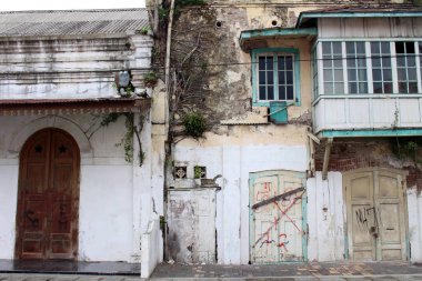 Kapıları ve pencereleri etrafında Kota Lama (Old Town), Semarang, Ind