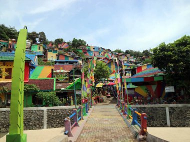 Renkli veya 'gökkuşağı' köyde (Kampung Pelangi) Semarang
