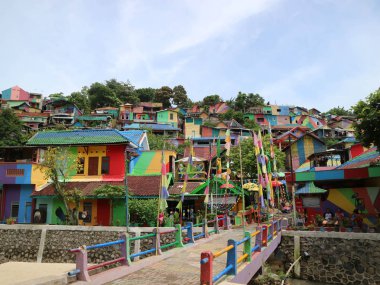 Renkli veya 'gökkuşağı' köyde (Kampung Pelangi) Semarang