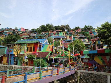 Renkli veya 'gökkuşağı' köyde (Kampung Pelangi) Semarang
