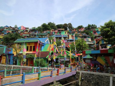 Renkli veya 'gökkuşağı' köyde (Kampung Pelangi) Semarang
