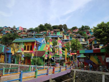 Renkli veya 'gökkuşağı' köyde (Kampung Pelangi) Semarang