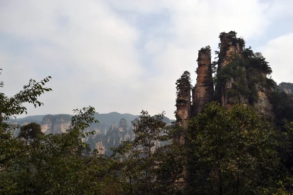 Vista panorâmica enquanto caminhava em torno de Wulingyuan Scenic Area. Mas que... — Fotografia de Stock
