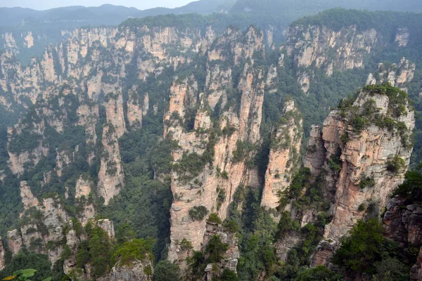 Wulingyuan doğal çevresinde yürüyüş sırasında uyanık görünümü. Ne bir — Stok fotoğraf