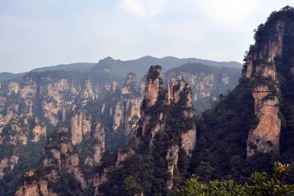 在武陵源风景名胜区徒步旅行时, 望景。多么 — 图库照片