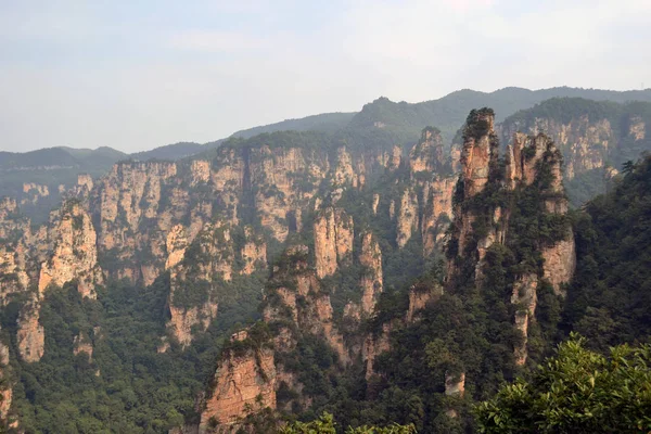 Mirador vista mientras caminaba por el área escénica de Wulingyuan. ¿Qué? — Foto de Stock