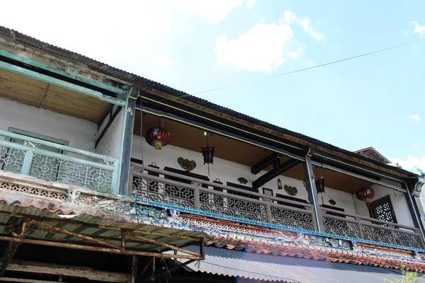 Antigua casa alrededor de la comunidad china "Benteng" en Indonesia — Foto de Stock