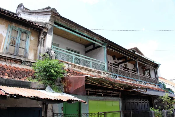 Antigua casa alrededor de la comunidad china "Benteng" en Indonesia — Foto de Stock