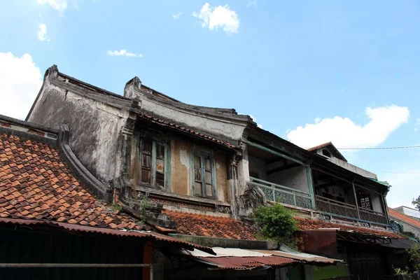 Altes haus rund um die chinesische gemeinschaft "beneng" in indonesien — Stockfoto