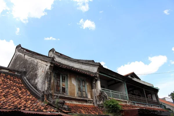 Stary dom wokół społeczności chińskiej "Benteng" w Indonezji — Zdjęcie stockowe