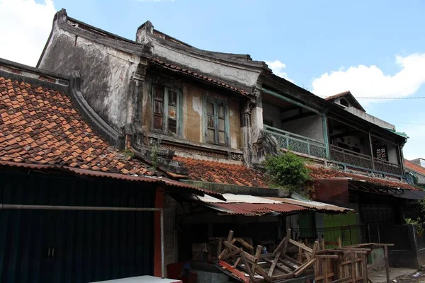 Stary dom wokół społeczności chińskiej "Benteng" w Indonezji — Zdjęcie stockowe
