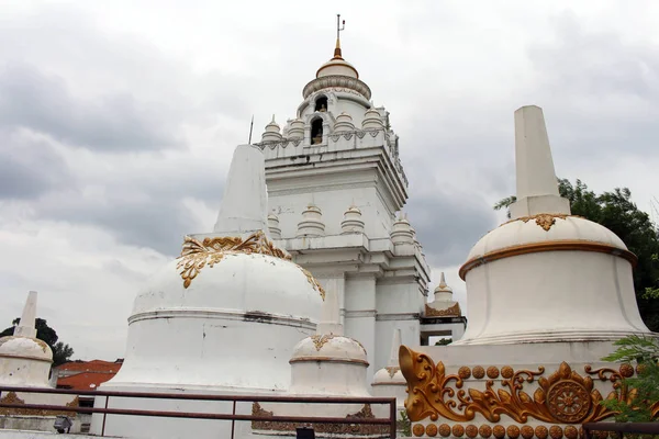 El templo budista tailandés (Theravada) en Semarang, Indonesia — Foto de Stock