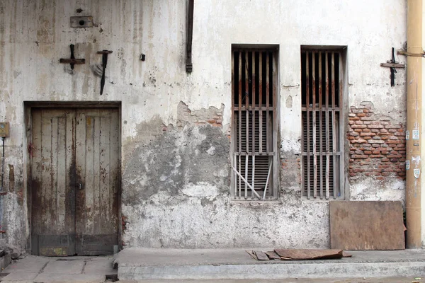 De deuren en ramen rond Kota Lama (Old Town), Semarang, Ind — Stockfoto