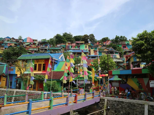Renkli veya 'gökkuşağı' köyde (Kampung Pelangi) Semarang