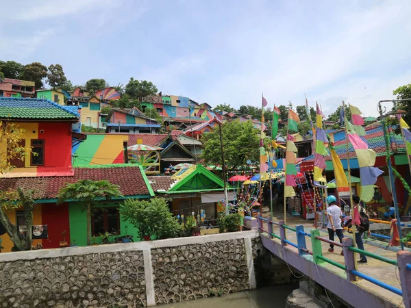 Barevné nebo "rainbow" vesnice (Kampung Pelangi) v Semarang — Stock fotografie