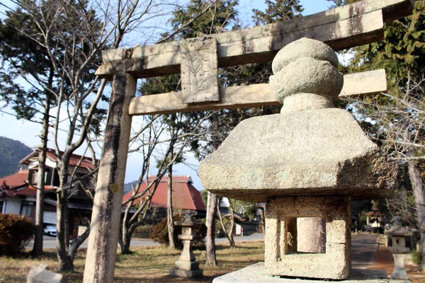 翻译: 山口中的 "道教神社, Naganohachimangu", — 图库照片