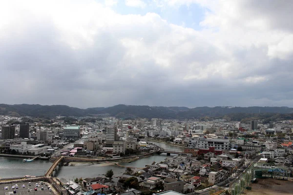 La vista de la ciudad de Karatsu desde el castillo. Se encuentra junto a la... — Foto de Stock