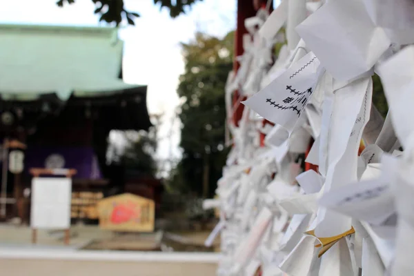 Traducción: "El papel de oración (O-mikuji)" en el Santuario Karatsu —  Fotos de Stock