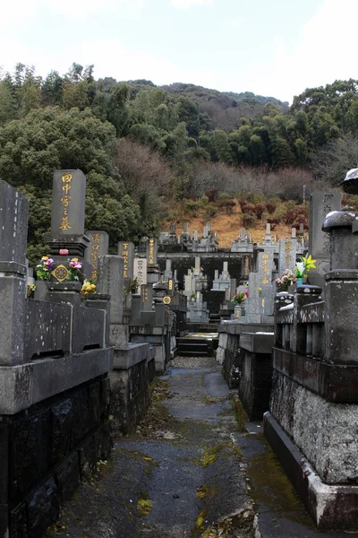 Translation: "Japanese cemetery" around Hizen-Yamaguchi station, — Stock Photo, Image