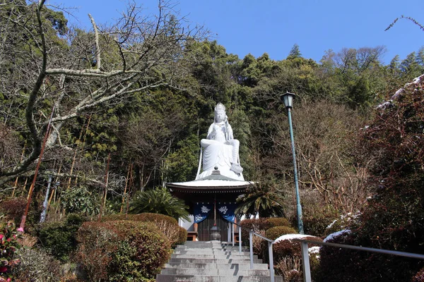 Traducción: "Un templo y una gran estatua de Kannon" alrededor de Hizen - — Foto de Stock