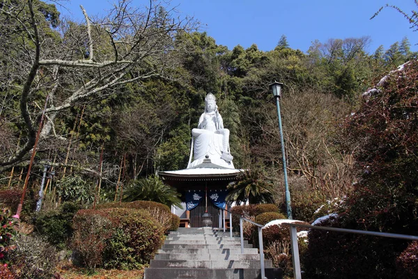 Traduzione: "Un tempio e una grande statua di Kannon" intorno a Hizen - — Foto Stock