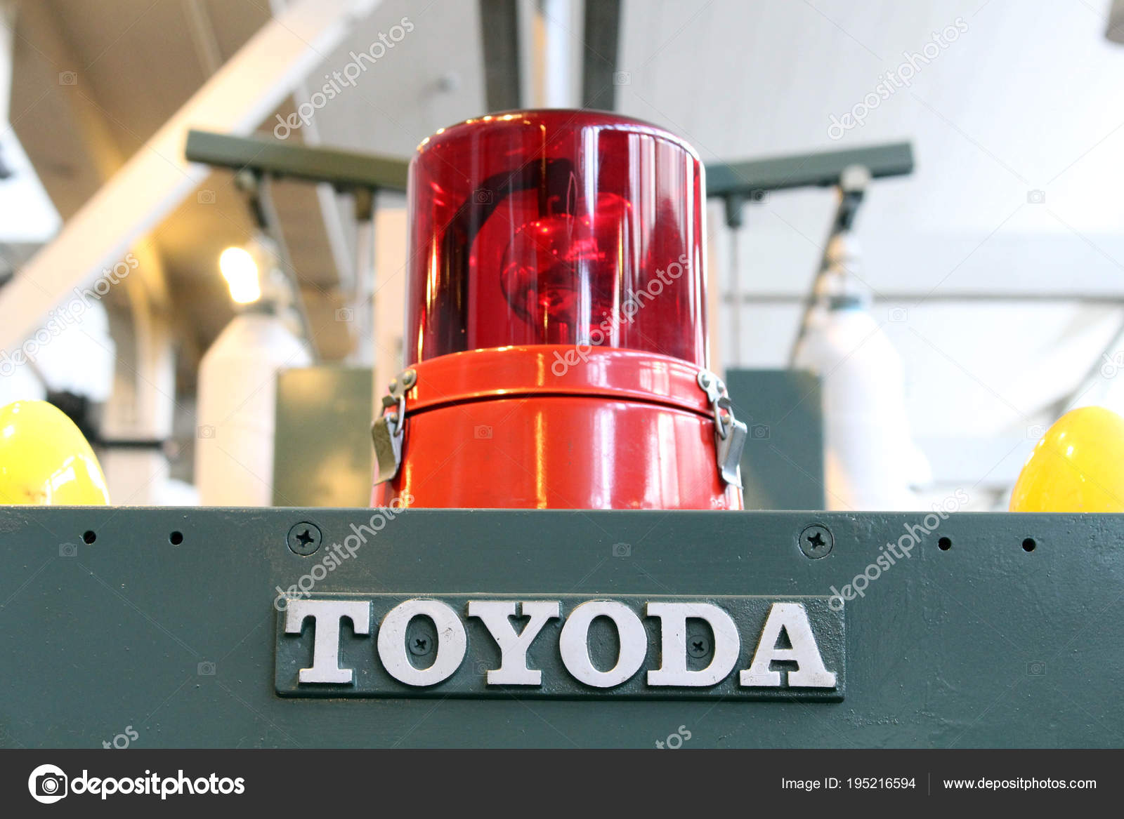 Traducción Toyota (anteriormente "Toyoda") comenzó como una empresa