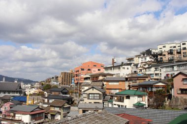 Nagasaki tepelik alanı çevresinde yığma evler