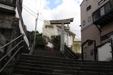 Çeviri: bomba nedeniyle 