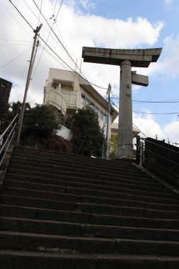 Çeviri: bomba nedeniyle 