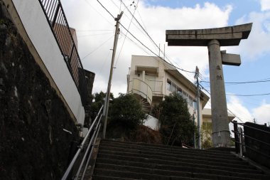 Çeviri: bomba nedeniyle 