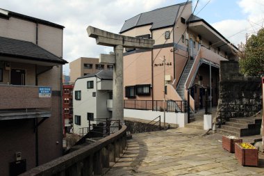 Çeviri: bomba nedeniyle 