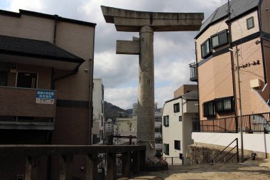 Çeviri: bomba nedeniyle 