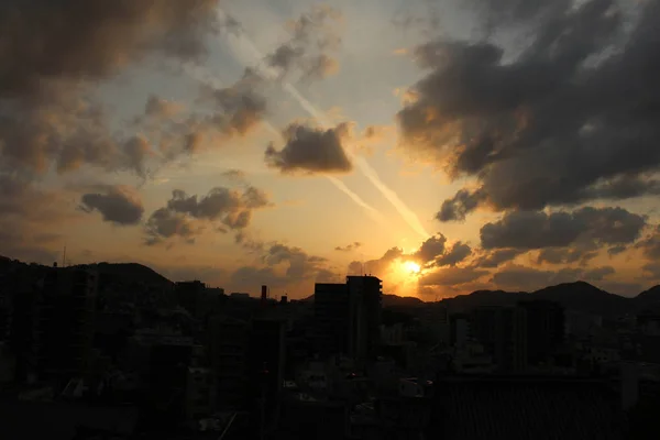 Les maisons empilables autour de Sofukuji pendant le coucher du soleil — Photo