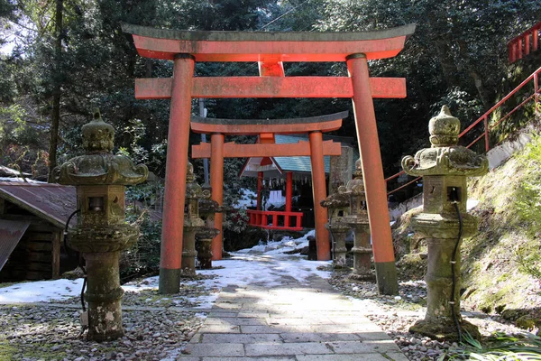 Traducción: alrededor de "Santuario Onechi" en Mt. Onechi en Iizuka, Fuk —  Fotos de Stock