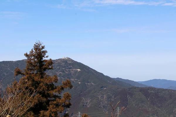 La vista de la naturaleza desde el Santuario de Onechi y la cima de la colina — Foto de Stock