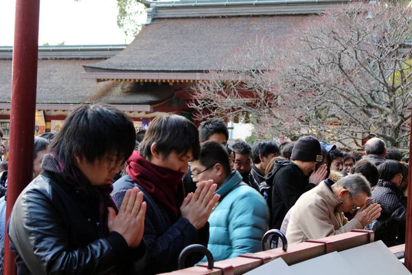 Pèlerins et touristes autour de Dazaifu Tenmangu, à Fukuoka — Photo