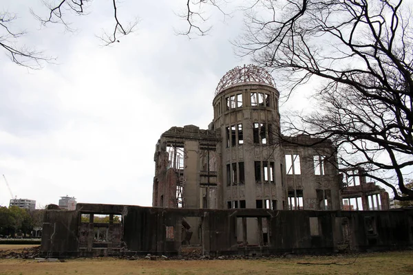 De koepel van de atoombom in Hiroshima, een deel van Hiroshima Peace Mem — Stockfoto