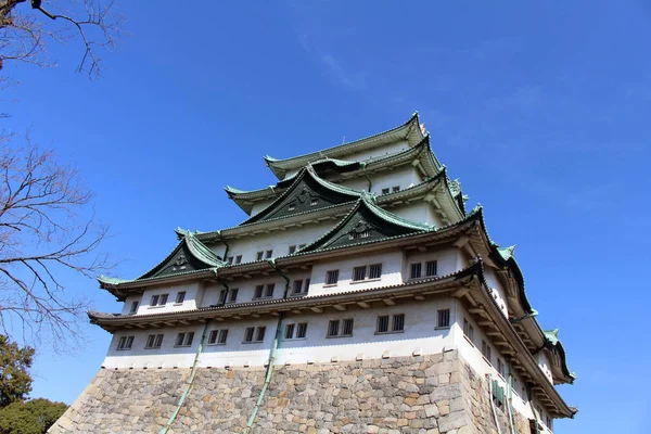 Muito mais perto do Castelo de Nagoya, o ícone desta cidade e Chubu — Fotografia de Stock