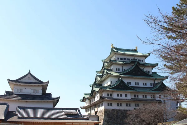 Mucho más cerca del Castillo de Nagoya, el icono de esta ciudad y Chubu —  Fotos de Stock