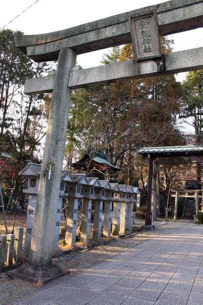 Übersetzung: das Tor des schintoistischen Schreins in inuyama, Japan — Stockfoto