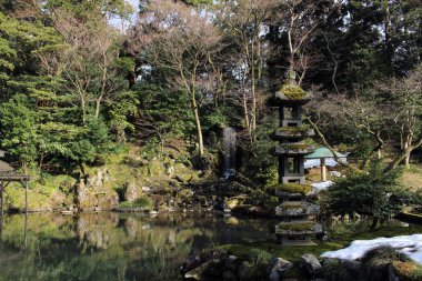 Kenrokuen, üç en güzel gard çevresinde şelale