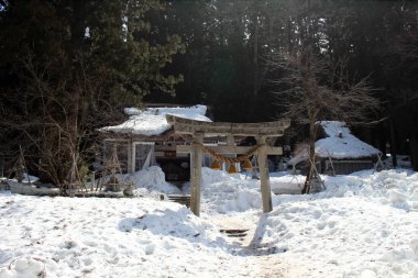 Tapınak çevresinde kaplı Shirakawa-go tarafından şiddetli kar yağışı